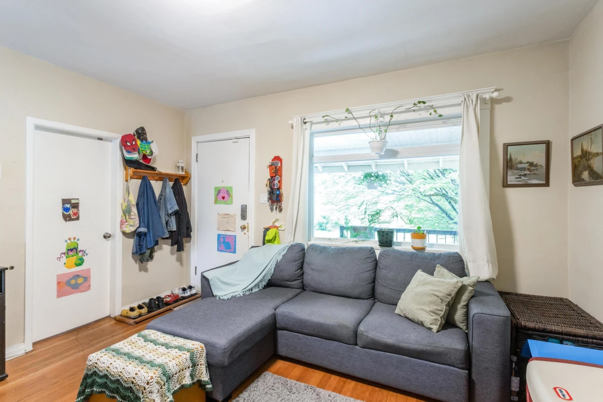 Living Room Photo of 550 Cassiar Street, Vancouver, BC
