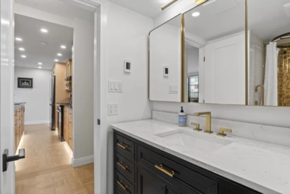 Entry Foyer Photo of 407 1330 Harwood Street, Vancouver, BC