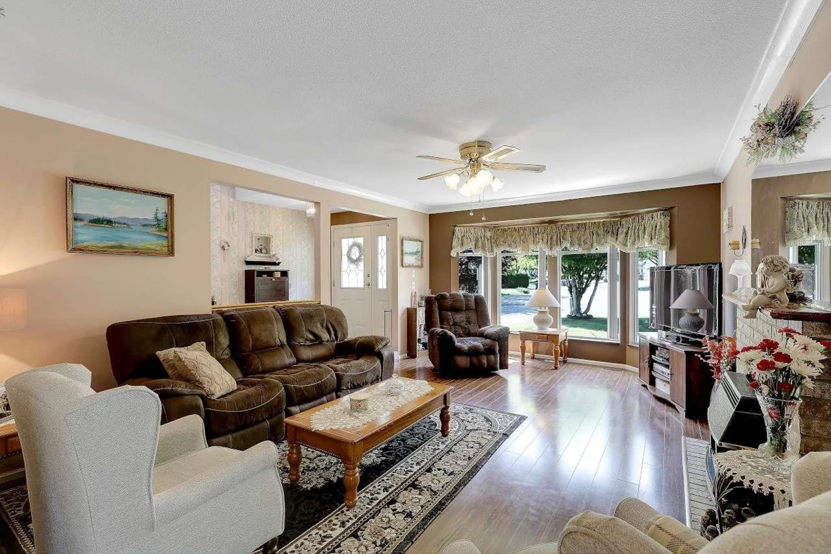 Dining Area Photo of 15965 89 Avenue, Surrey, BC