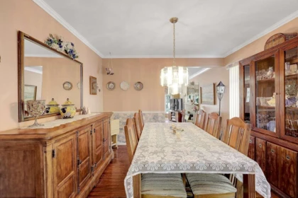 Kitchen Island Photo of 15965 89 Avenue, Surrey, BC