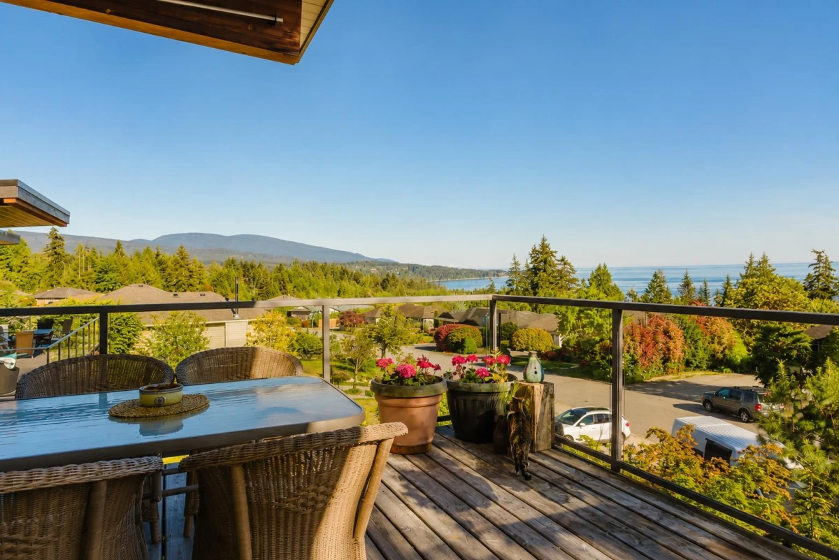 Dining Area Photo of 6260 Sunrise Boulevard, Sechelt, BC