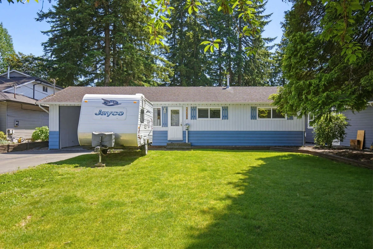 Living Room Photo of 34458 Kent Avenue, Abbotsford, BC