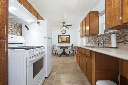 Kitchen Island Photo of 34458 Kent Avenue, Abbotsford, BC