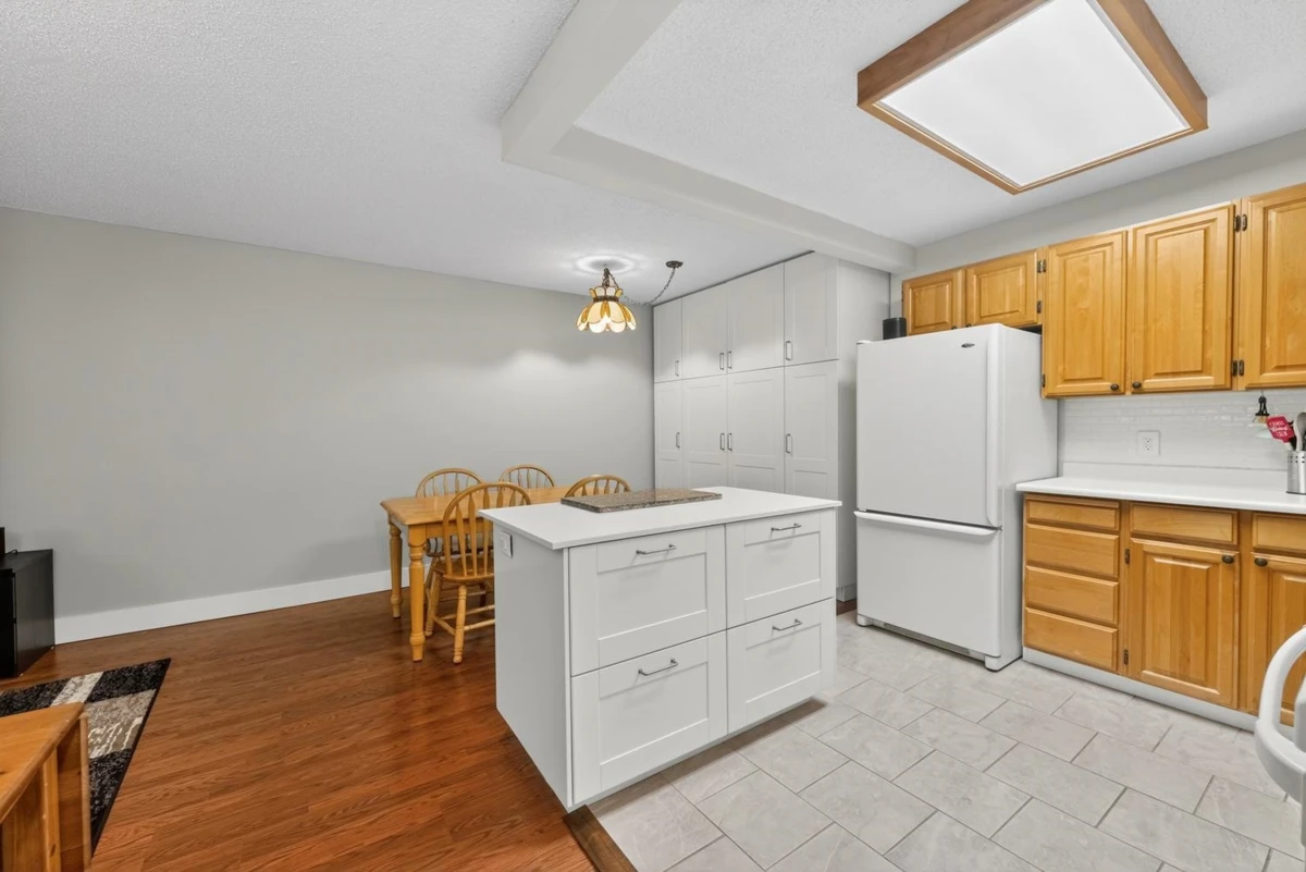 Dining Area Photo of 306 550 Eighth Street, New Westminster, BC