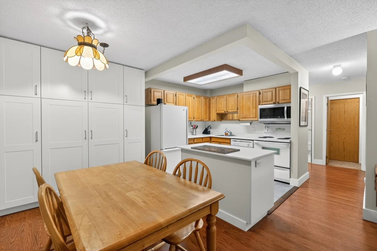 Living Room Photo of 306 550 Eighth Street, New Westminster, BC