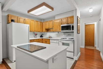 Kitchen Island Photo of 306 550 Eighth Street, New Westminster, BC