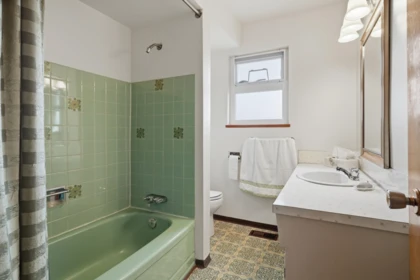 Powder Room Photo of 3063 Renfrew Street, Vancouver, BC