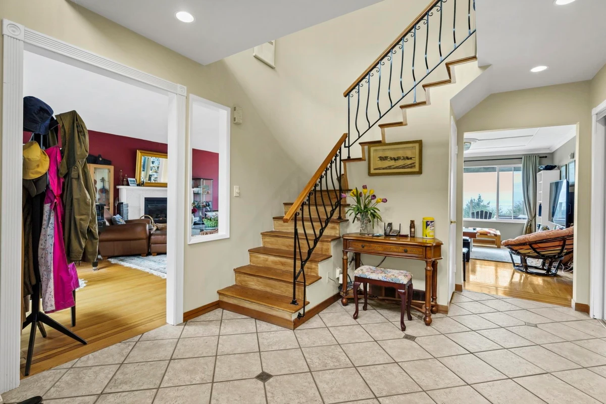 Dining Area Photo of 4582 Woodgreen Court, West Vancouver, BC