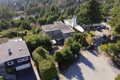 Front Yard Photo of 4582 Woodgreen Court, West Vancouver, BC