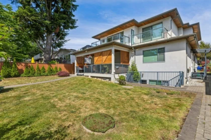 Fitness Center Photo Near 2553 WESTERN AVENUE, North Vancouver BC V7N 3L2