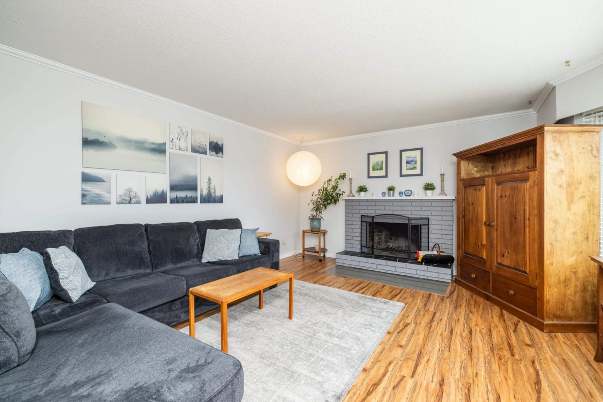 Living Room Photo of 5567 44 AVENUE, Delta BC V4K 1C9