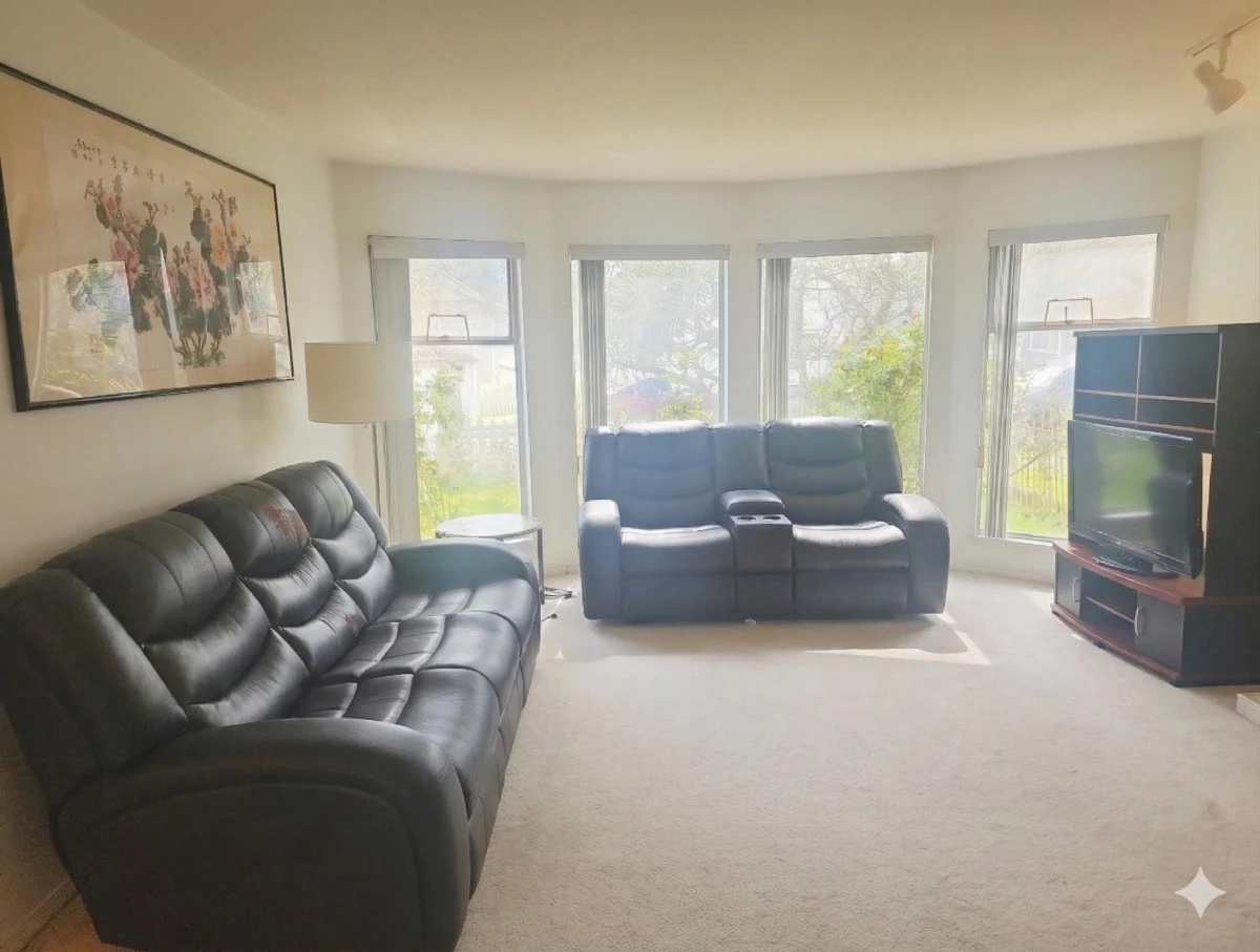 Living Room Photo of 3523 NAPIER STREET, Vancouver BC V5K 2X8
