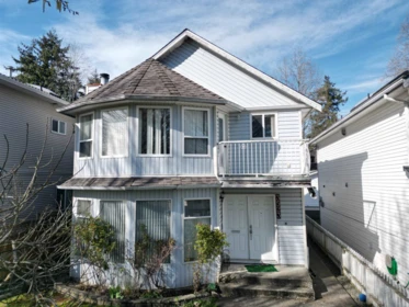 Mudroom Photo of 3523 NAPIER STREET, Vancouver BC V5K 2X8