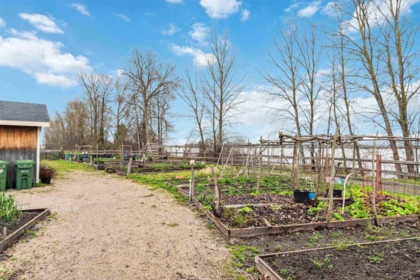 Front Yard Photo of 201 14300 Riverport Way, Richmond, BC