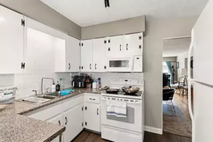 Kitchen Island Photo of 10151 Rosedene Crescent, Richmond, BC