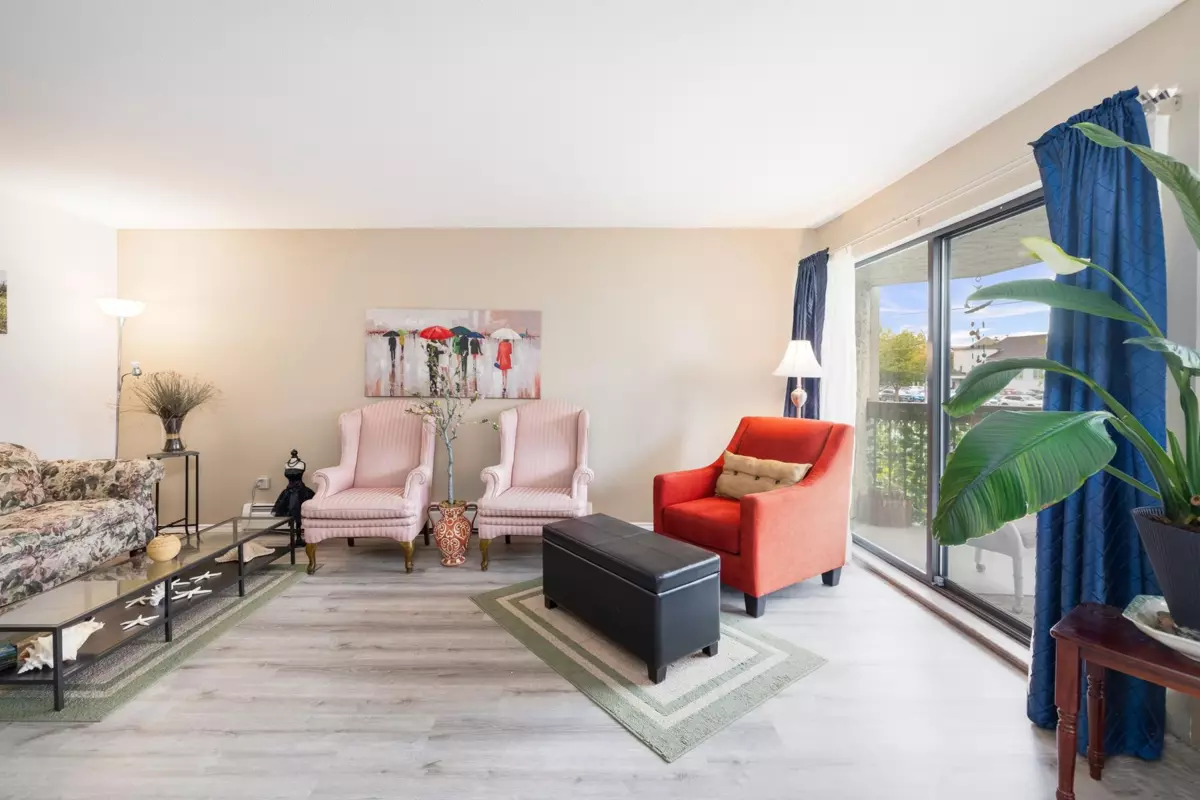 Family Room Photo of 211 31955 Old Yale Road, Abbotsford, BC