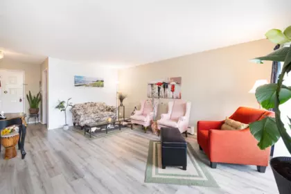 211 31955 Old Yale Road, Abbotsford, BC, Abbotsford — Apartment/Condo for sale
