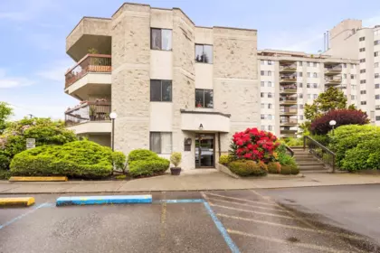 Swimming Pool Photo of 211 31955 Old Yale Road, Abbotsford, BC