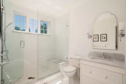 Hallway Photo of 1093 Wolfe Avenue, Vancouver, BC