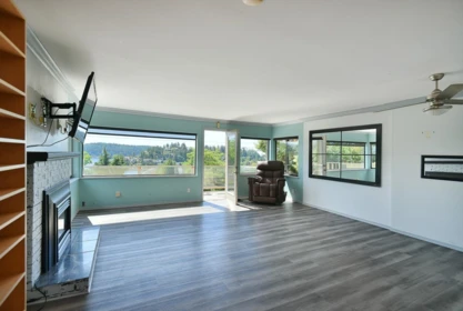 511 S Fletcher Road, Gibsons, BC, Gibsons — Single Family Residence for sale