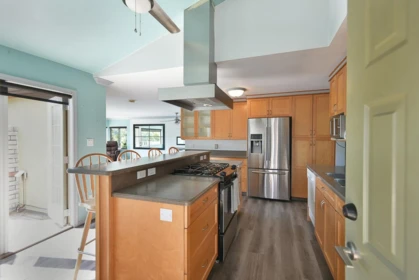 511 S Fletcher Road, Gibsons, BC, Gibsons — Single Family Residence for sale