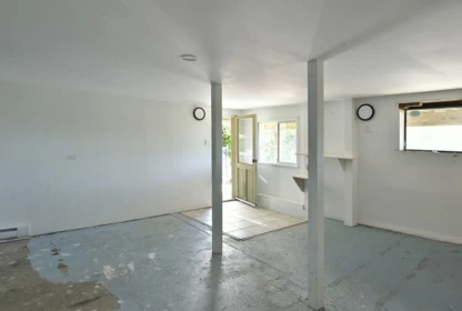 Hallway Photo of 511 S Fletcher Road, Gibsons, BC