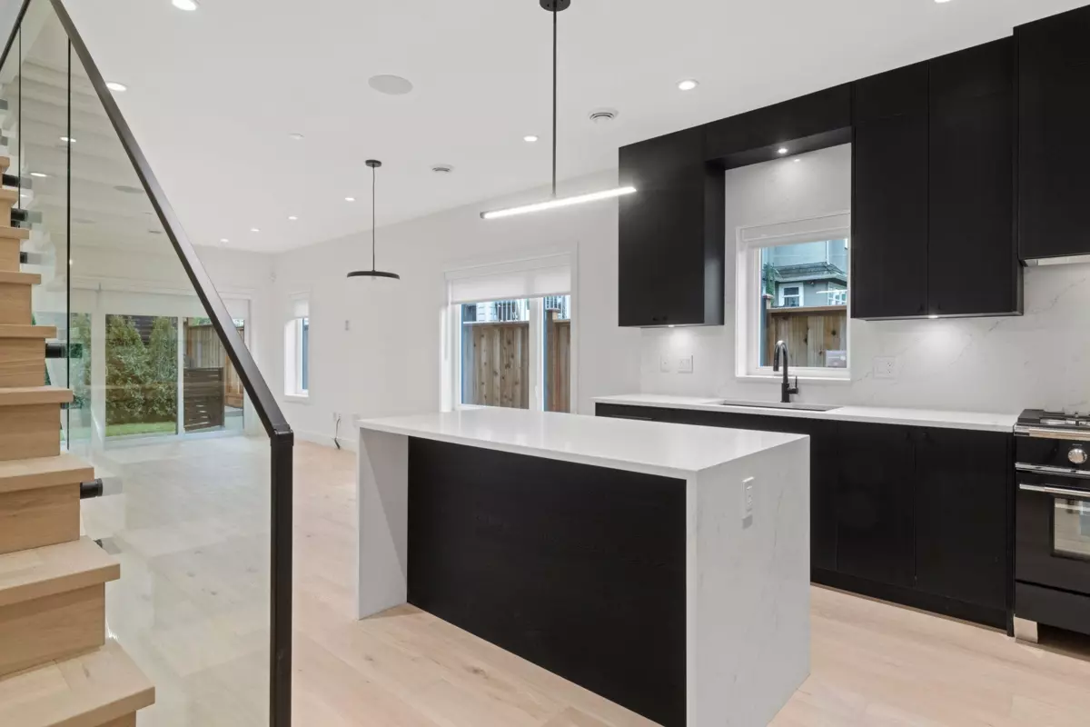 Dining Area Photo of 1 2539 Grant Avenue, Vancouver, BC