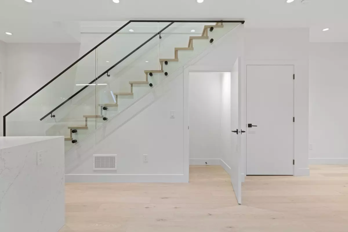 Family Room Photo of 1 2539 Grant Avenue, Vancouver, BC