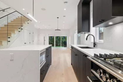 Kitchen Photo of 1 2539 Grant Avenue, Vancouver, BC