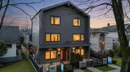 Outdoor Deck Photo of 1 2539 Grant Avenue, Vancouver, BC