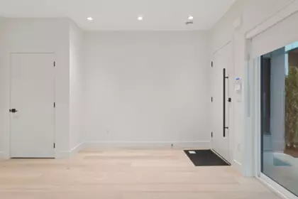 Powder Room Photo of 1 2539 Grant Avenue, Vancouver, BC