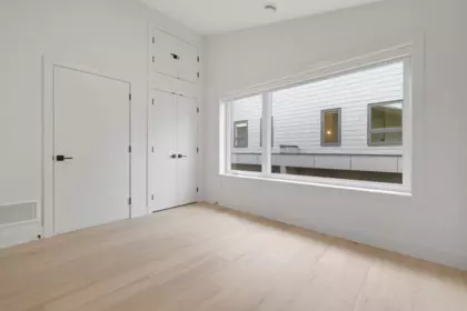 Walk-In Closet Photo of 1 2539 Grant Avenue, Vancouver, BC
