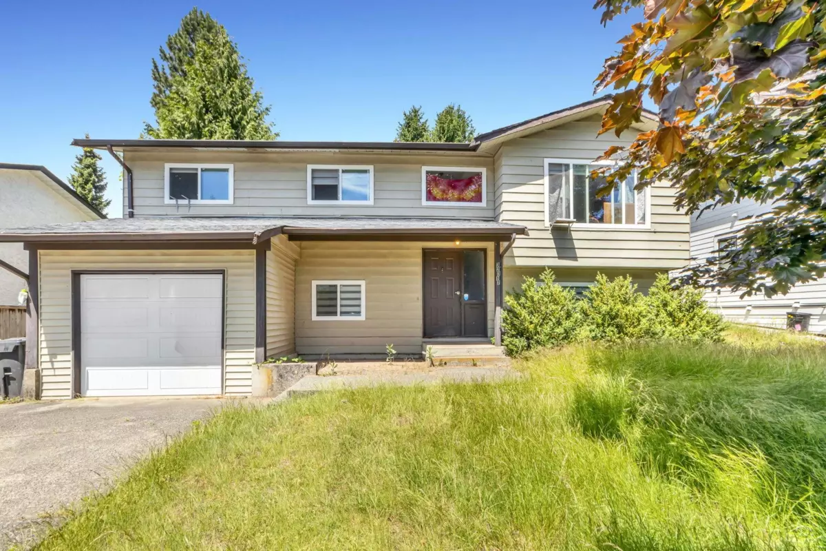 Living Room Photo of 32317 Adair Avenue, Abbotsford, BC
