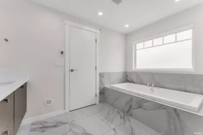 Powder Room Photo of 4717 Hemlock Way, Tsawwassen, BC