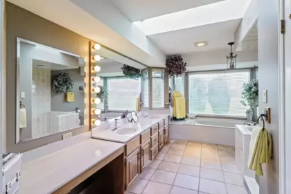 Hallway Photo of 15145 Harris Road, Pitt Meadows, BC