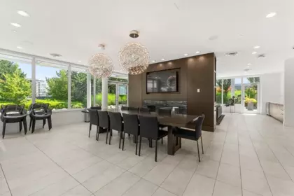 Front Yard Photo of 4 5688 Hollybridge Way, Richmond, BC