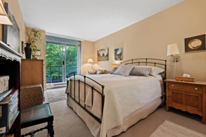 302 588 16th Street, West Vancouver, BC, West Vancouver — Apartment/Condo for sale