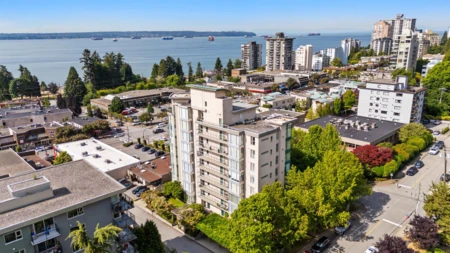 Garden / Landscaping Photo of 302 588 16th Street, West Vancouver, BC