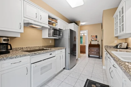 Guest Bathroom Photo of 302 588 16th Street, West Vancouver, BC