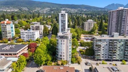 Hot Tub / Spa Photo of 302 588 16th Street, West Vancouver, BC
