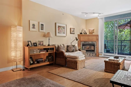 Pantry Photo of 302 588 16th Street, West Vancouver, BC