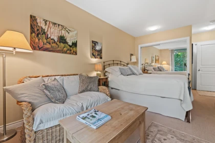 Primary Bedroom Photo of 302 588 16th Street, West Vancouver, BC