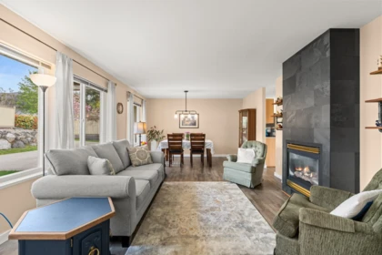 Breakfast Nook Photo of 6365 Homestead Avenue, Sechelt, BC