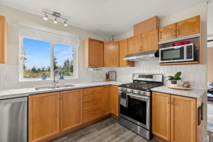 Walk-In Closet Photo of 6365 Homestead Avenue, Sechelt, BC