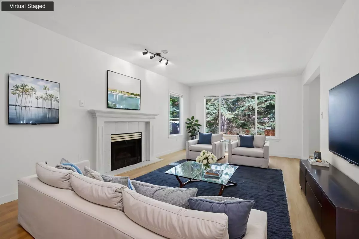 Living Room Photo of 20885 95a Avenue, Langley, BC