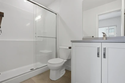 Primary Bathroom Photo of 302 33568 George Ferguson Way, Abbotsford, BC
