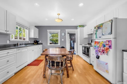 Entry Foyer Photo of 12587 113 Avenue, Surrey, BC