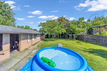 Front Yard Photo of 12587 113 Avenue, Surrey, BC