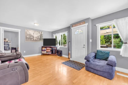 Guest Bathroom Photo of 12587 113 Avenue, Surrey, BC