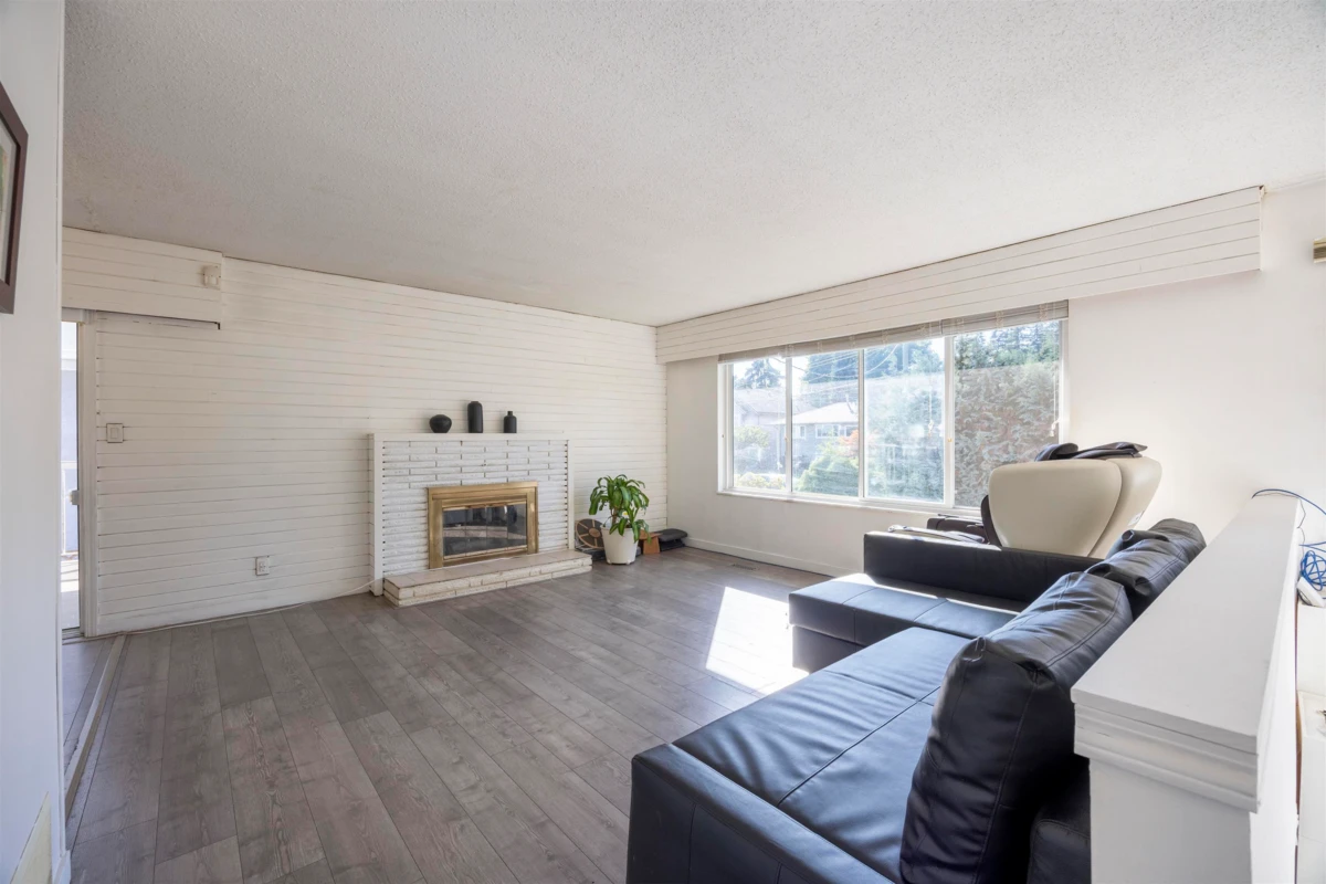 Dining Area Photo of 3648 Vincent Street, Port Coquitlam, BC